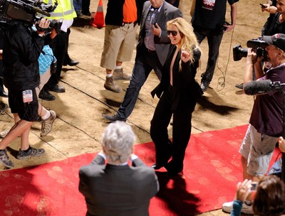 2013年9月17日，歌星小甜甜布蘭妮在拉斯維加斯宣布其在好萊塢星球度假酒店的駐演活動以后，向粉絲揮手致意