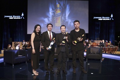 尊尼獲加品牌總監(jiān)符秀婷女士、七匹狼創(chuàng)始人周少雄、賈樟柯導(dǎo)演、建筑設(shè)計(jì)師馬巖松合影