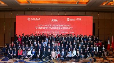 法國馬賽KEDGE商學院開學典禮合影