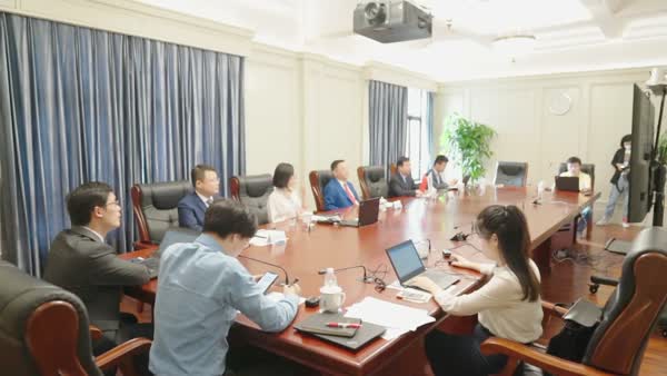 上海電氣再攬迪拜五期900MW光伏發電項目